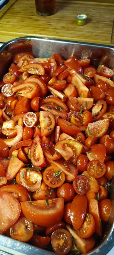 Tomaten fertig gewürzt zum Grillen oder Backen